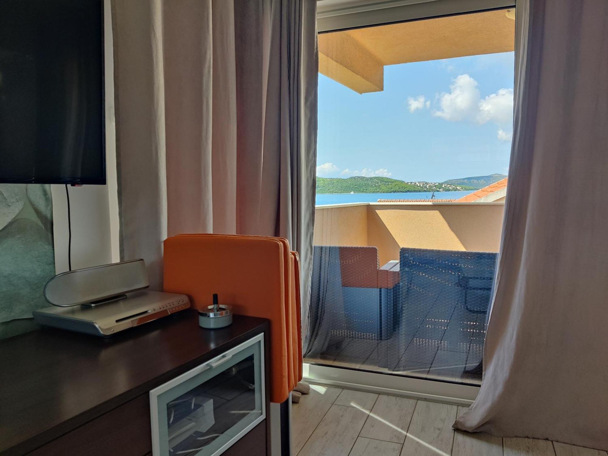 Apartments Villa A - Heating Pool โตรกีร์ ภายนอก รูปภาพ